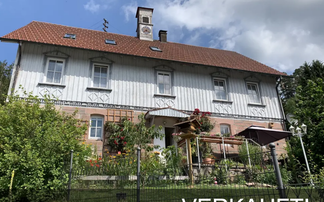 Wohnen wie im Märchen – wunderschönes 1-2 Familienhaus mit Garten und Carport in Gompelscheuer