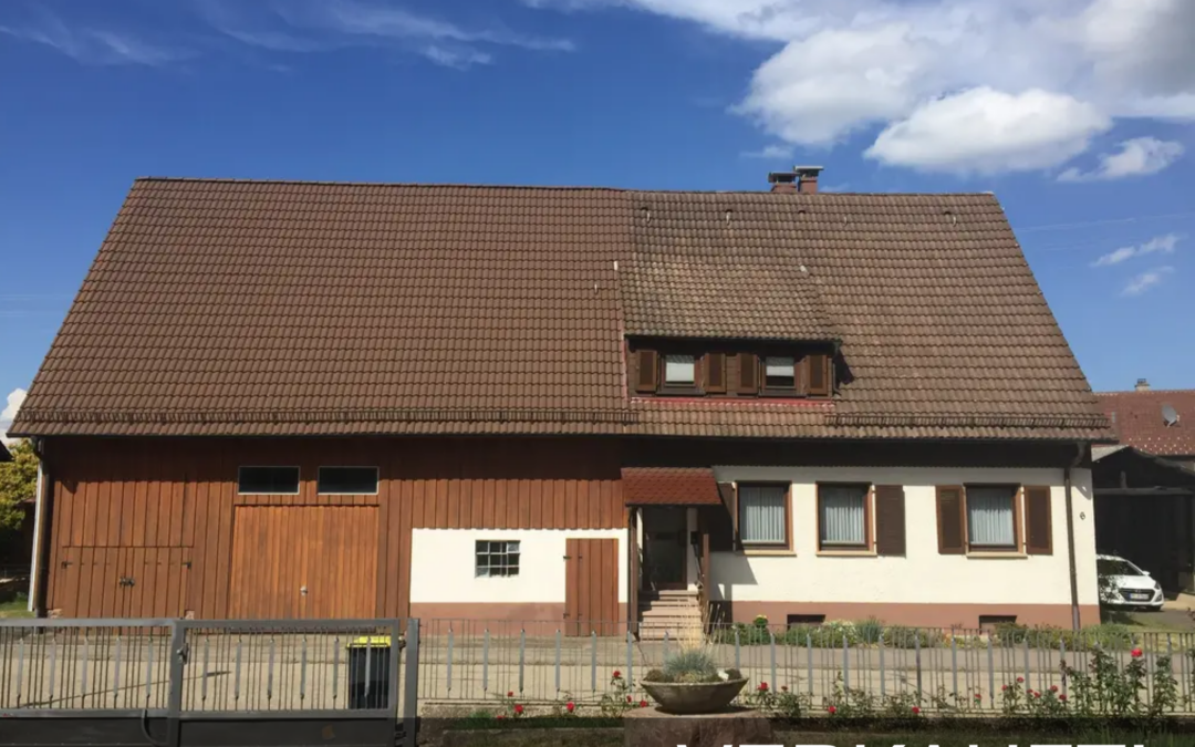 Familienparadies – Einfamilienhaus mit Scheune und Garagen auf großem Grundstück in Waldrennach!